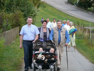 Familie Tomaschko wandert mit Edi Oswald in Obergriesbach