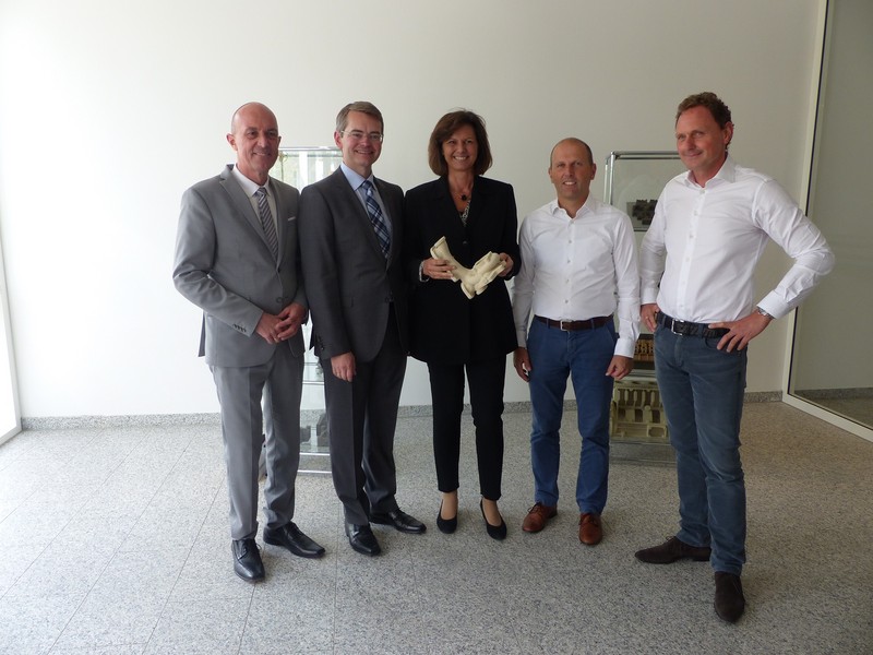 Von links: Dr. Klaus Metzger, Peter Tomaschko, Ilse Aigner, Dr. Ingo Ederer und Rudolf Franz